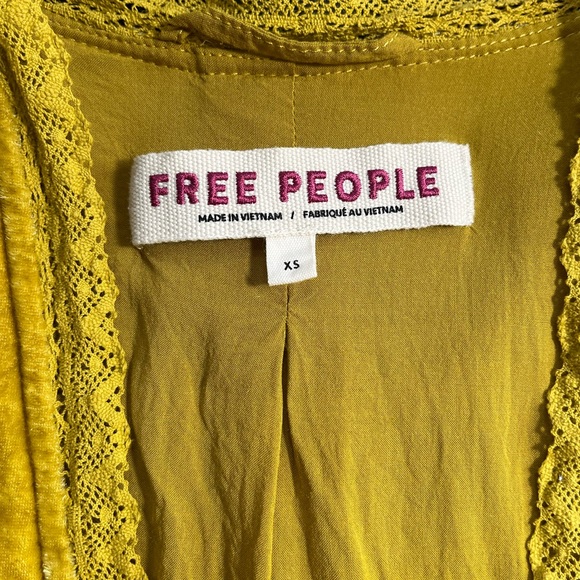 FREE PEOPLE GOLD VELVET OVERSIZED BED JACKET SIZE XS - Picture 10 of 16
